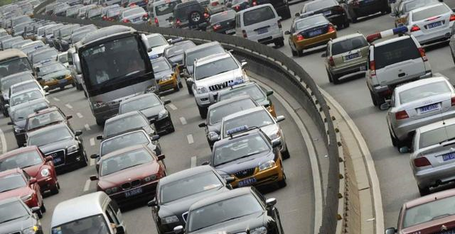 车险第二年怎么买？家里没矿的不建议买这3种，白费钱还用不上