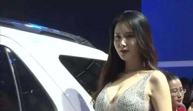 “一站成名”干露露，曾开147万玛莎拉蒂炫富，今骑二手破三轮