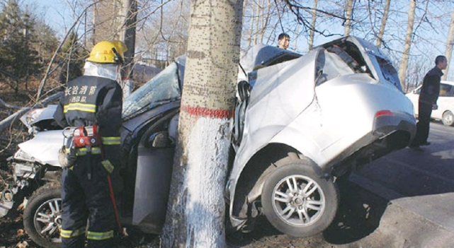 私家车“三者险”买到100万有必要没？交警提醒：别听车险员忽悠