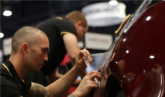 汽车贴隐形车衣有哪些好处 为何大伙儿都爱贴隐形车衣呢