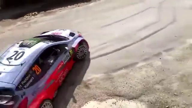 15、16年WRC赛车极限过弯漂移!观赏性真是爆表了!