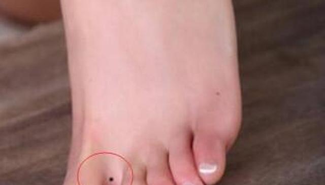 拥有这5种脚相的女人,福缘深厚,不是富婆就是少奶奶命|少奶奶|脚趾