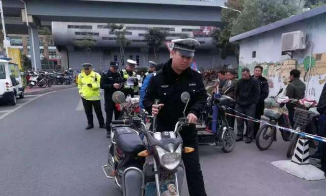 禁摩之后又限电，老人这下真怒了：让我怎么接孙子？