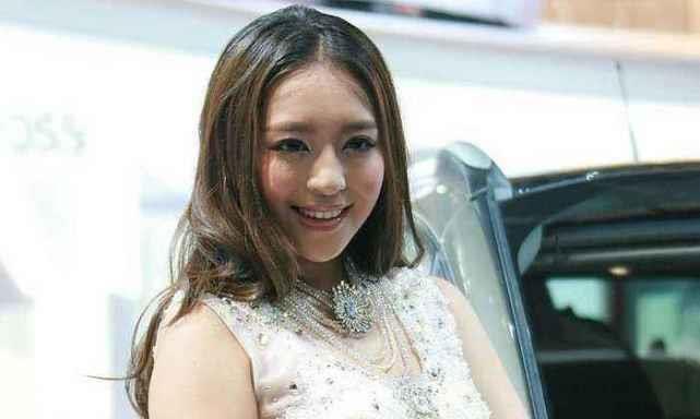 雪铁龙最胖女车模，自曝体重125斤，“瘦成竹竿哪好看？”