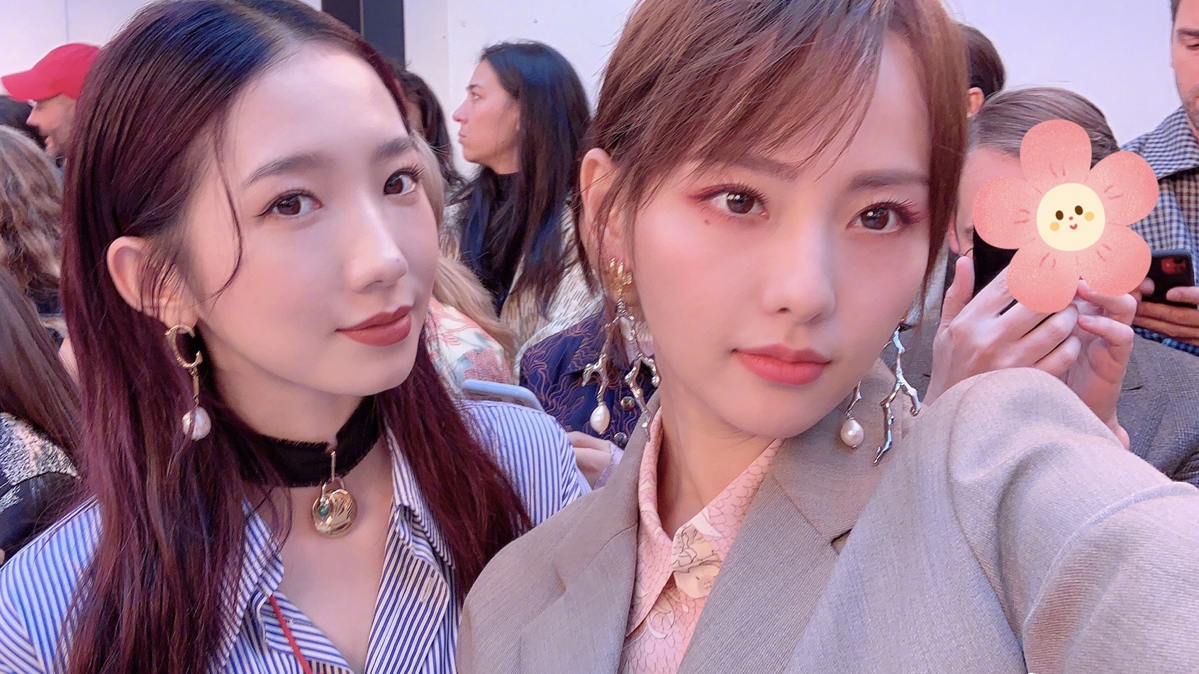 她两只是发了张合照而已，怎么就变成比美大赛了？