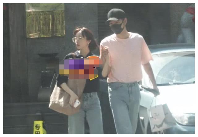 胡冰卿工作结束急匆匆回家,绯闻男友陈星旭疑在家中等待她