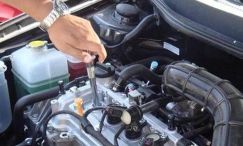 汽车火花塞用多久需更换？维修师傅：若有这4种情况，就别省钱了