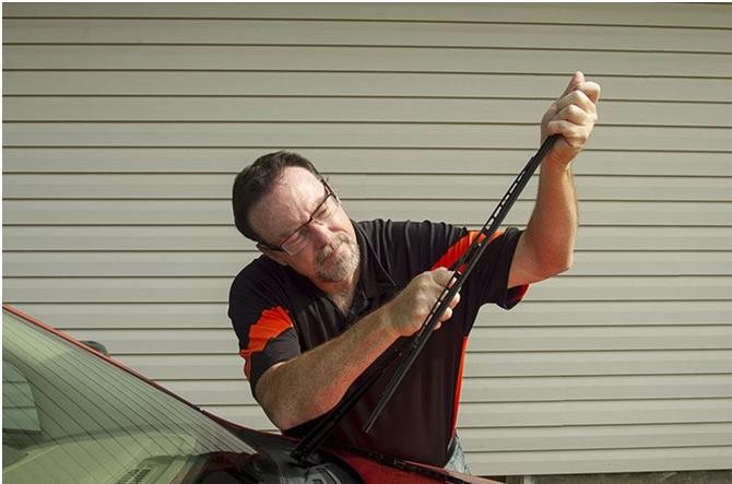 我应该为我的车购买多大尺寸的雨刷？