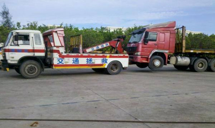 跑高速车坏了叫拖车，九成车主抱怨费用太高，估计是做错了这件事