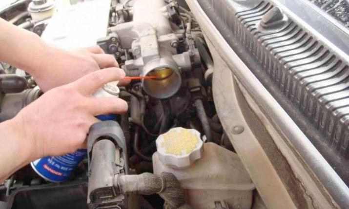 跑高速能清理积碳？修车工：教你2个土方法，积碳全跑光！