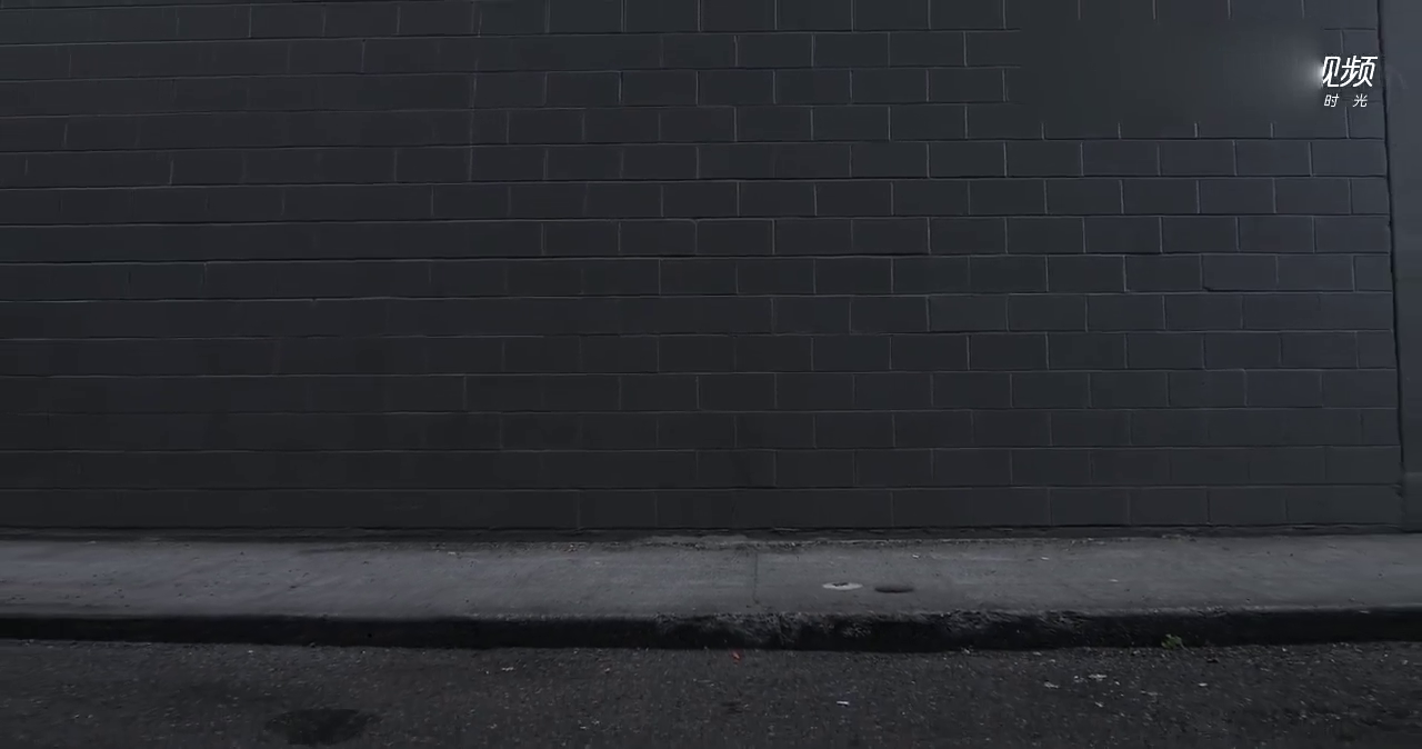 改装成低爬的跑车，这是一种战斗姿态！