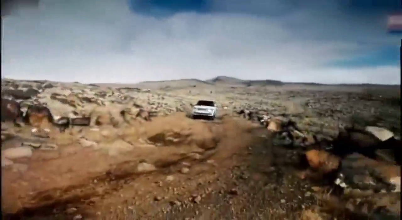 路虎揽胜PK军用卡车，谁的越野性能更强悍一些？