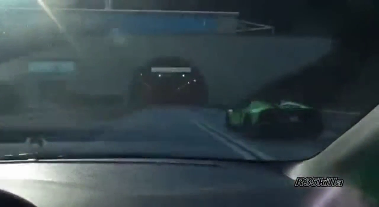 隧道被偶遇兰博基尼跑车，它一脚油门后，瞬间感觉被羞辱了！
