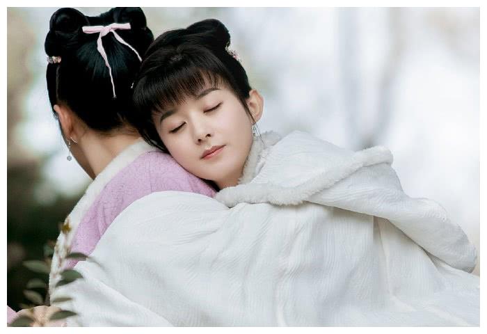 《知否》赵丽颖与张佳宁都是娃娃脸 同框后看