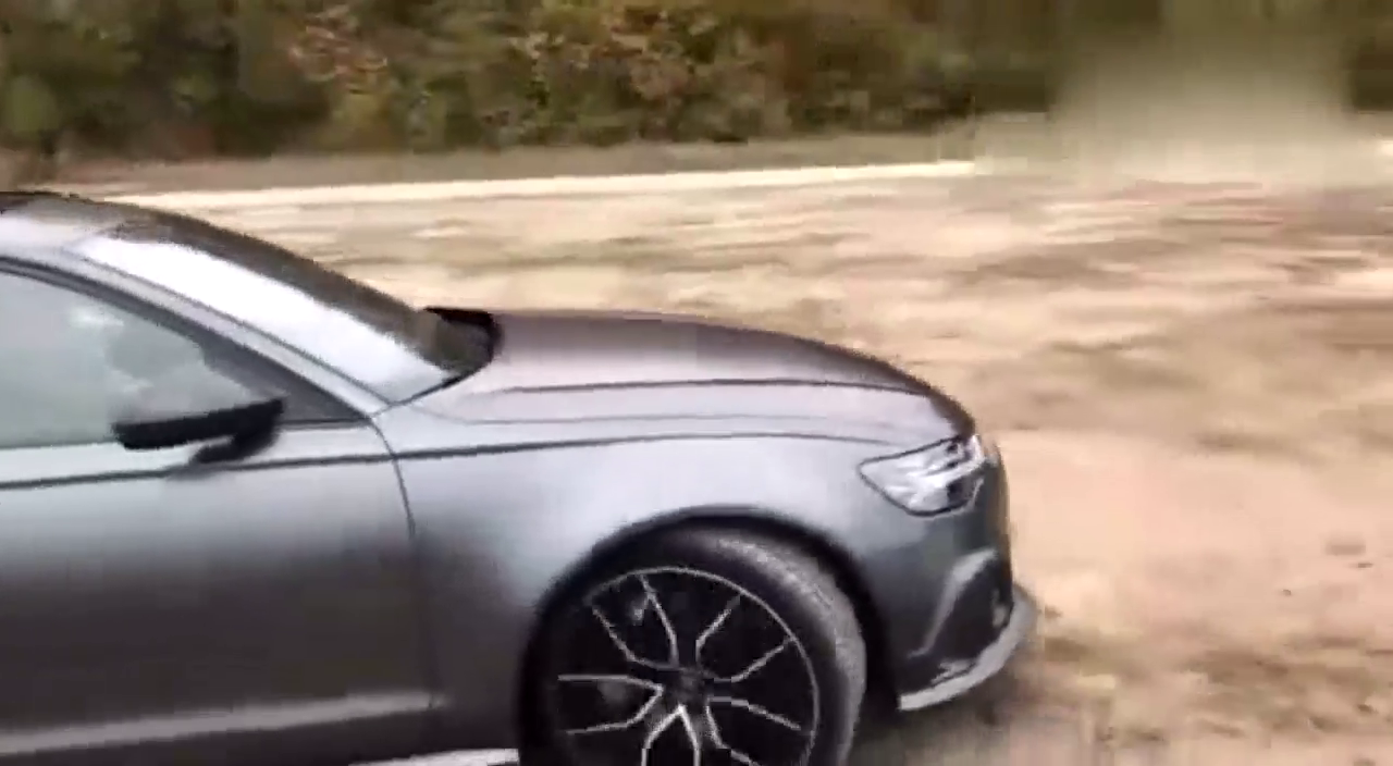奥迪RS6疯狂漂移 不愧是地表最强旅行车
