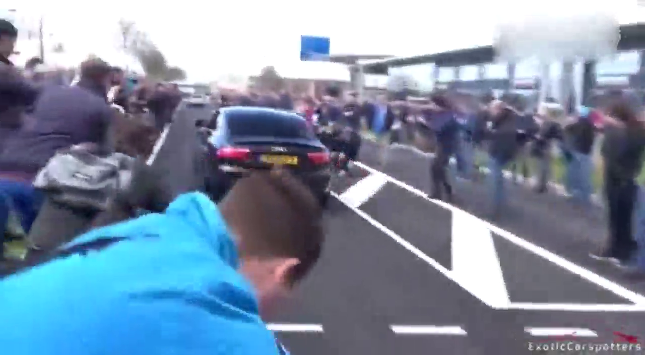 土豪又聚会了！近距离感受多款超跑性能车加速声浪