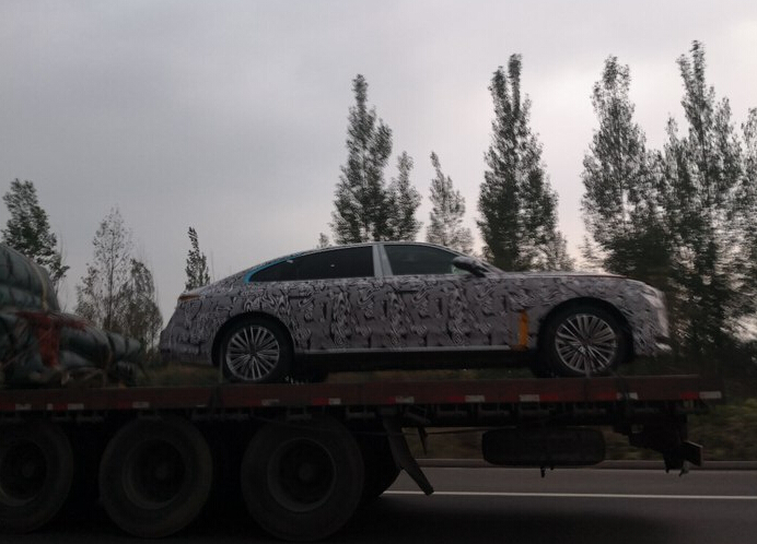 疑似红旗H7伪装车实拍,气场不输奔驰S,这个侧身气场真的绝了