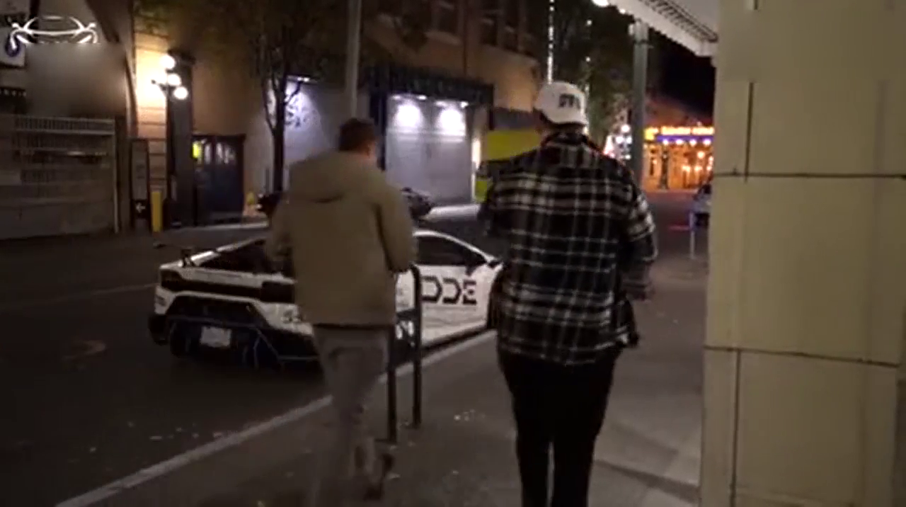 如果你有一辆超级跑车，那么万圣节来临的时候，也可以这么玩！