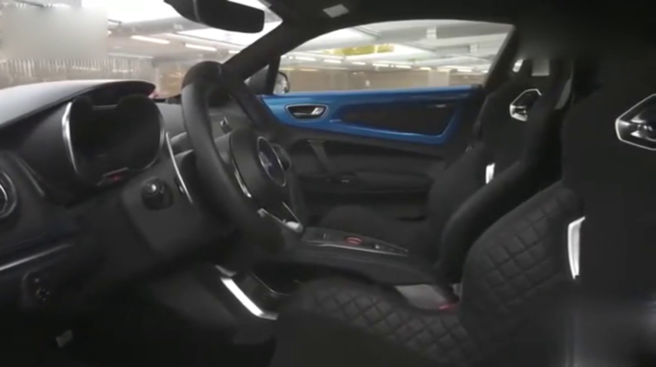 雷诺旗下全新跑车Alpine A110，内饰运动风十足