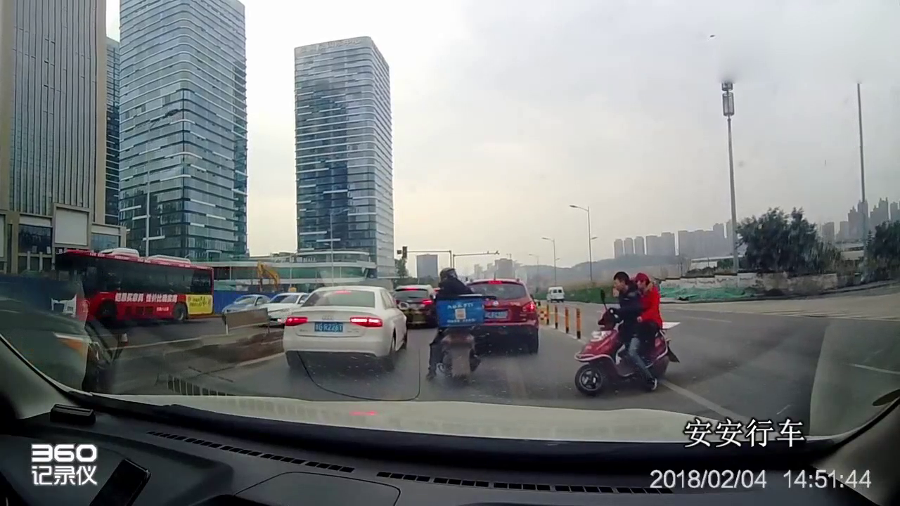 可怕的电动车，谁给你的勇气上路？