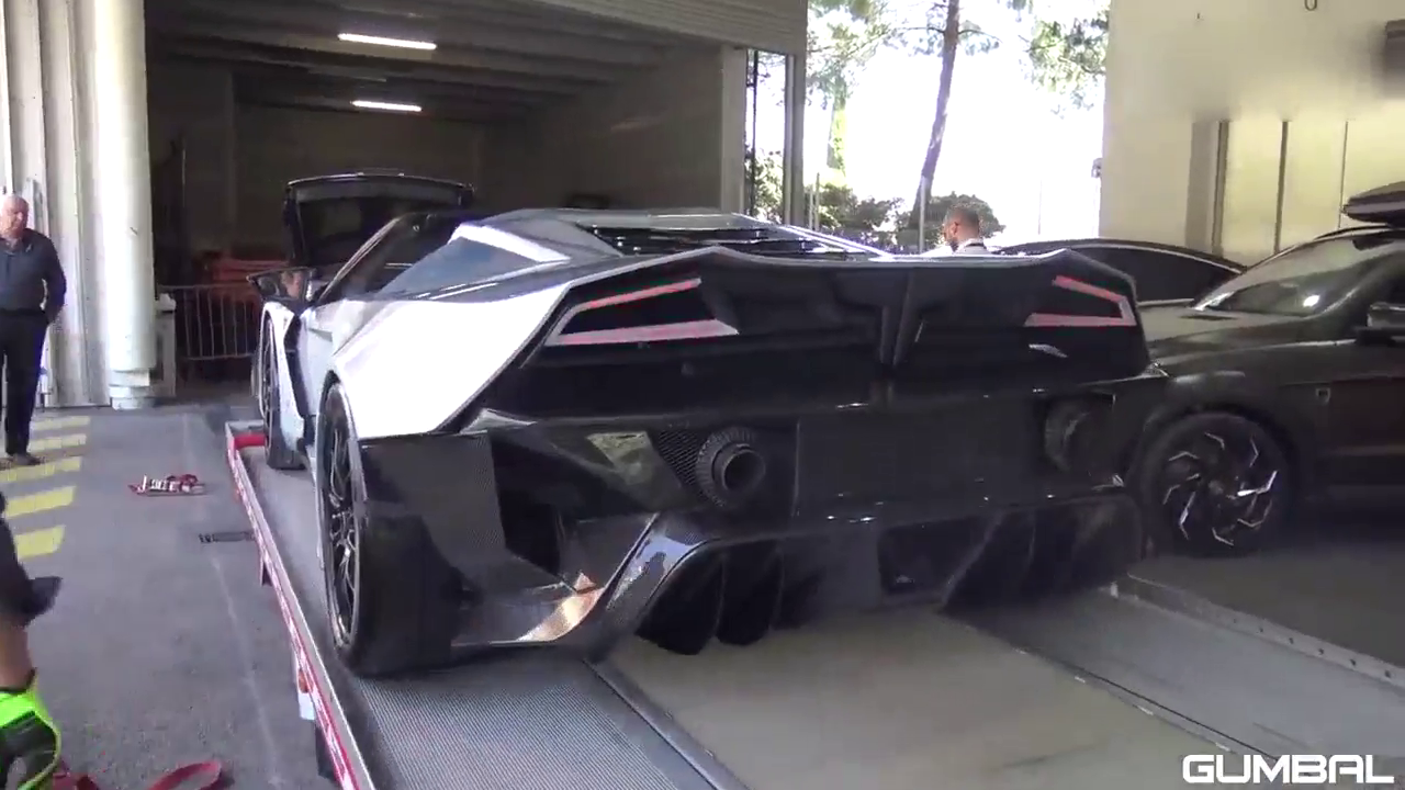 土豪订购的超级跑车刚到货，启动后让兰博基尼都失去了光彩