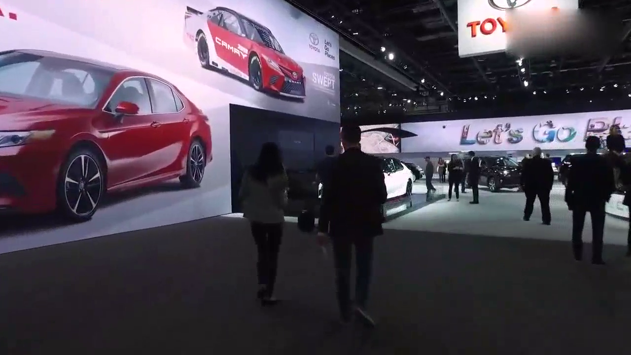 全新凯美瑞到底有多帅？带你去底特律车展现场看看