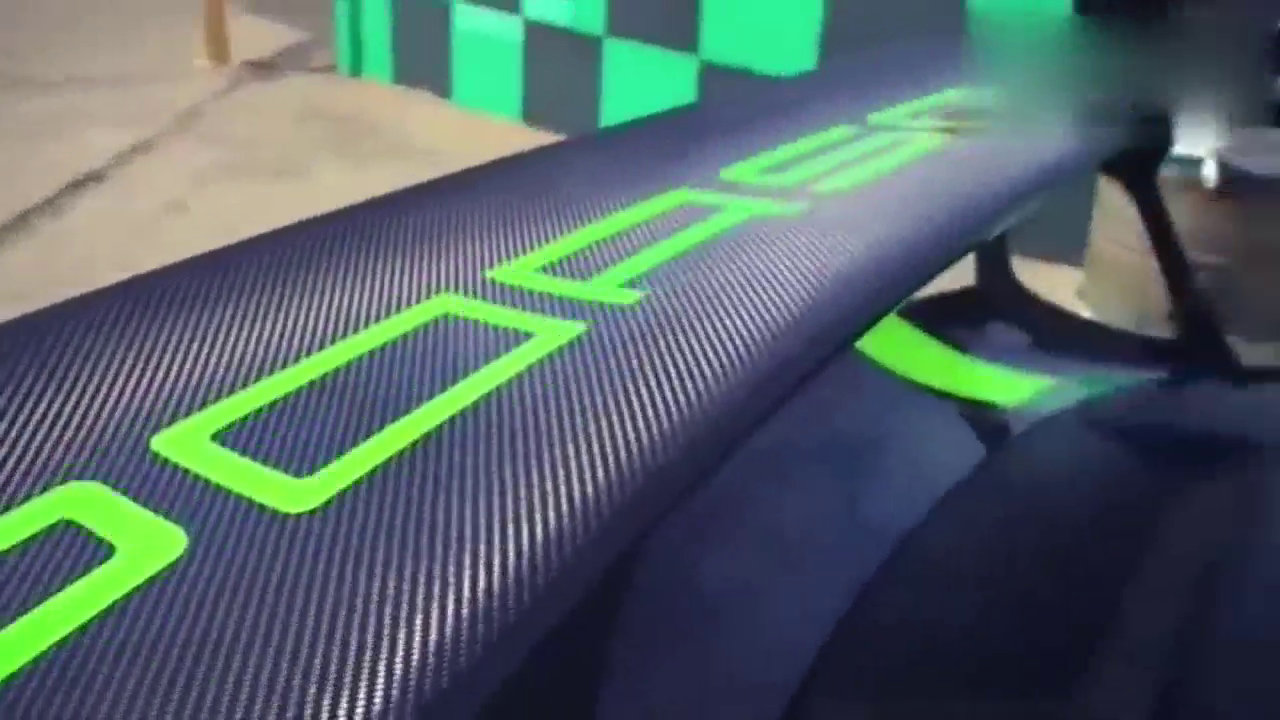 保时捷GT3RS超级跑车登场，漂移的瞬间简直帅呆了，真会玩