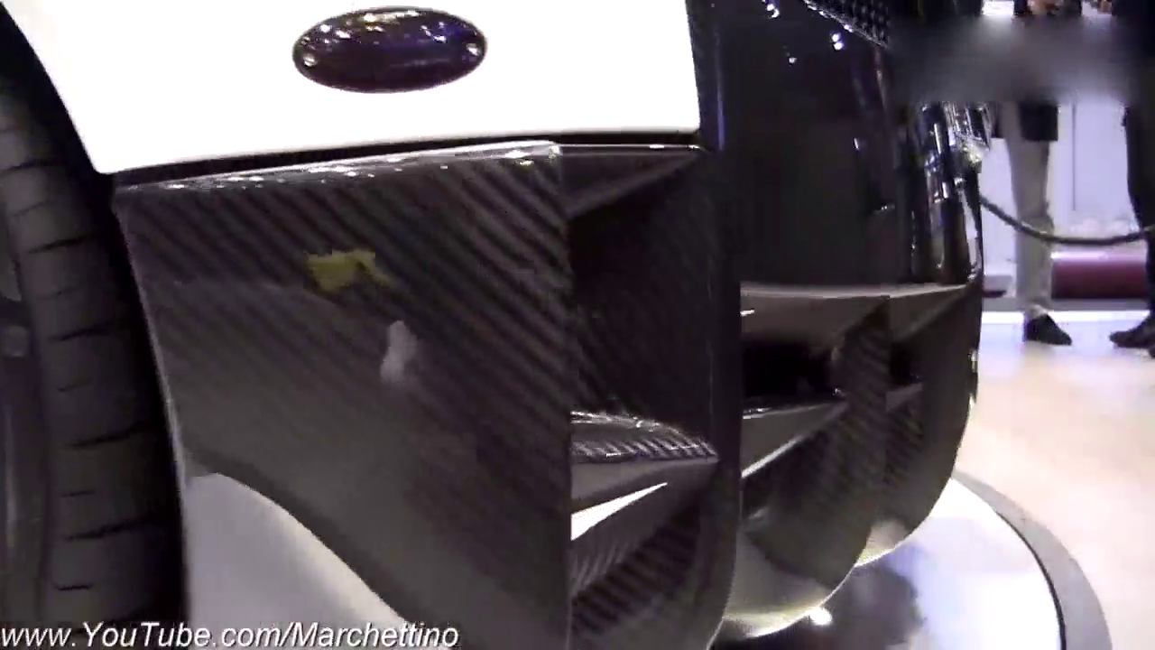 价值4000万超级跑车帕加尼，这内饰豪华的让你不服不行！