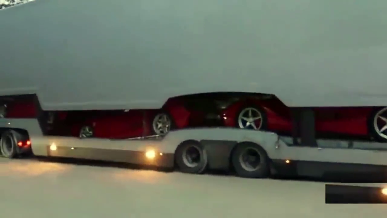 土豪订购超级跑车到货了，打开运输车车厢，太牛了