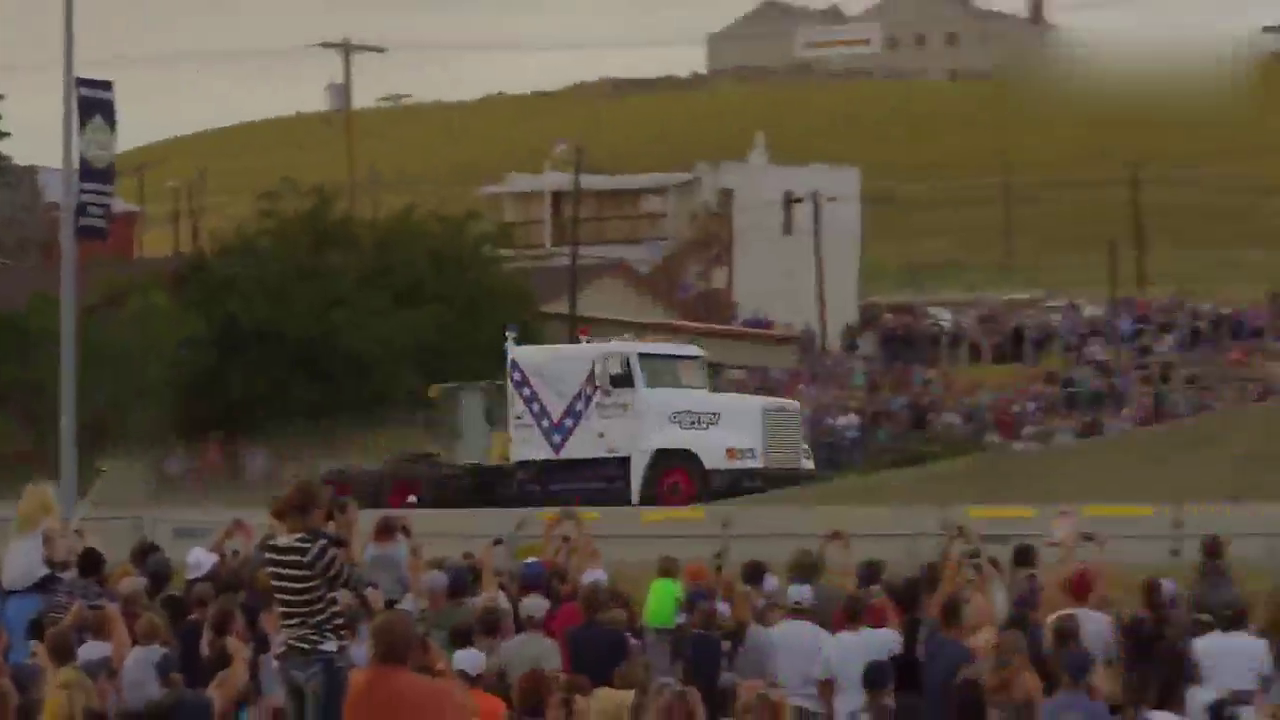 卡车能飞了 看擎天柱如何翱翔天空
