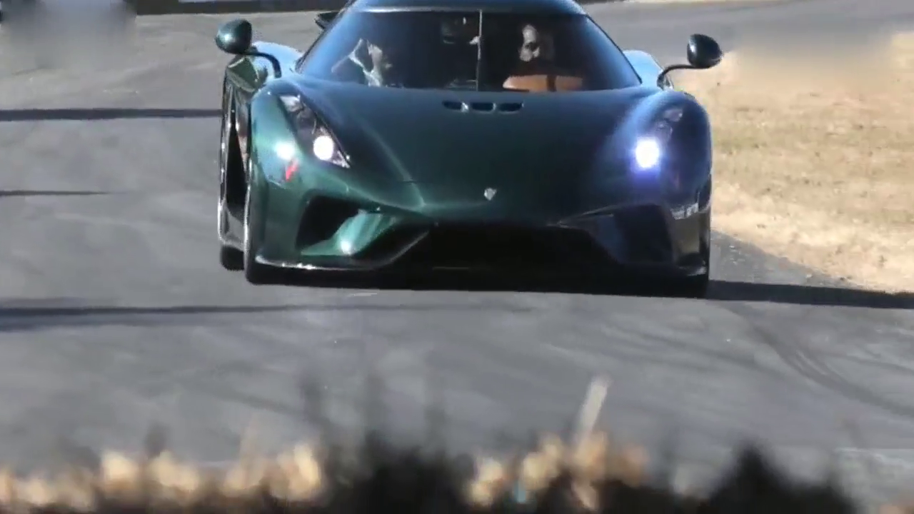 超级跑车柯尼塞格火力全开：谁都挡不住我的霸气！