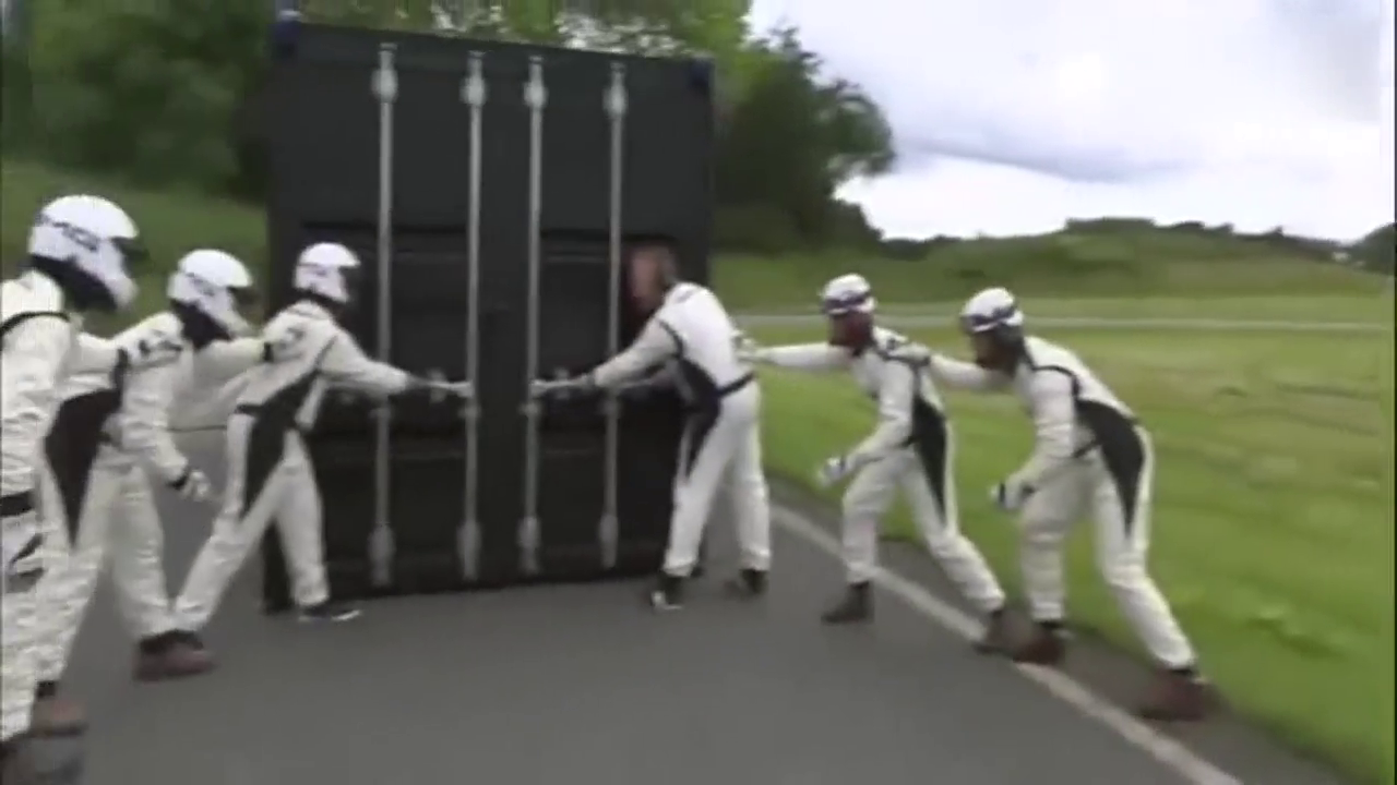 车门打开的那一刻，才体会到了什么叫真正的超级跑车，太酷炫了！