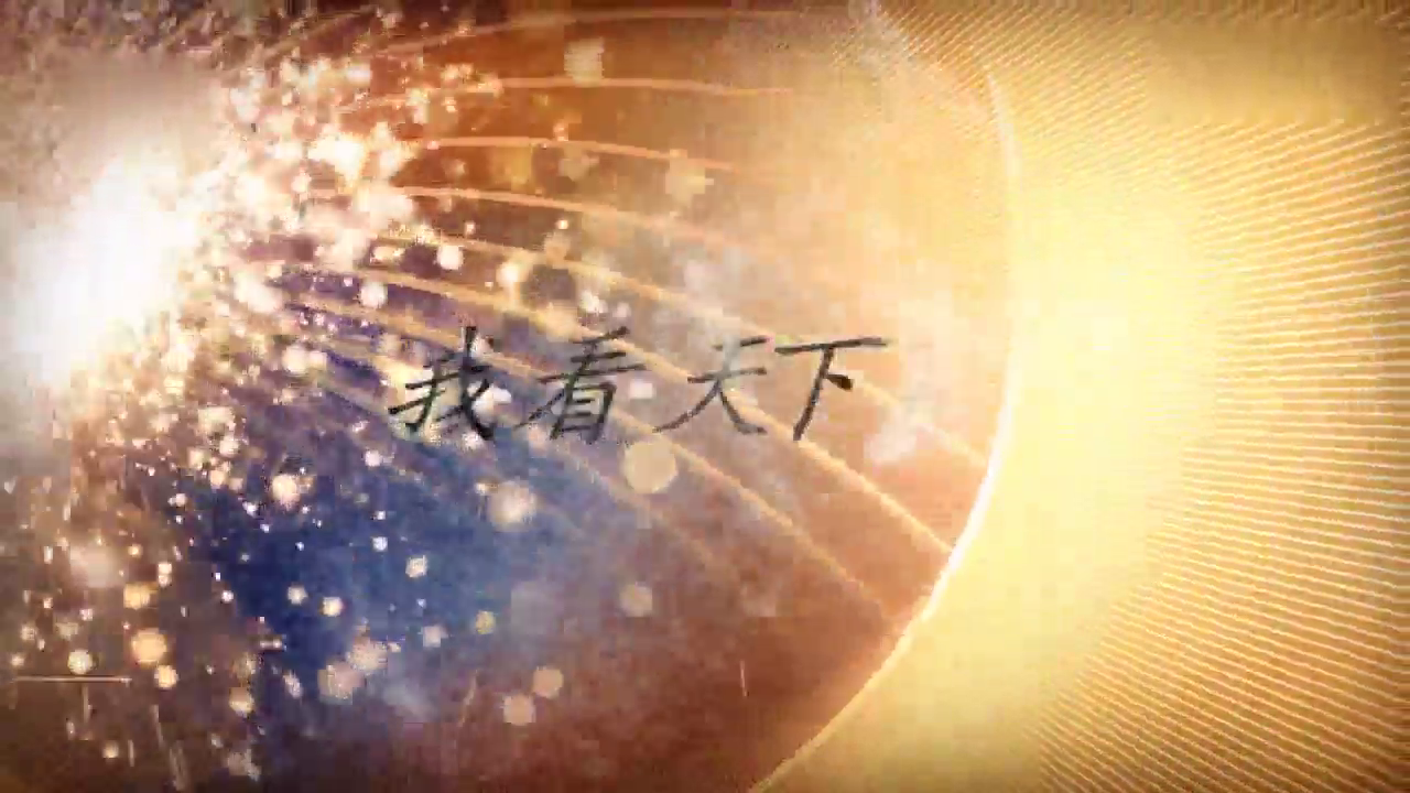两辆电动车并排行驶，突然一声巨响传来，悲剧发生了！