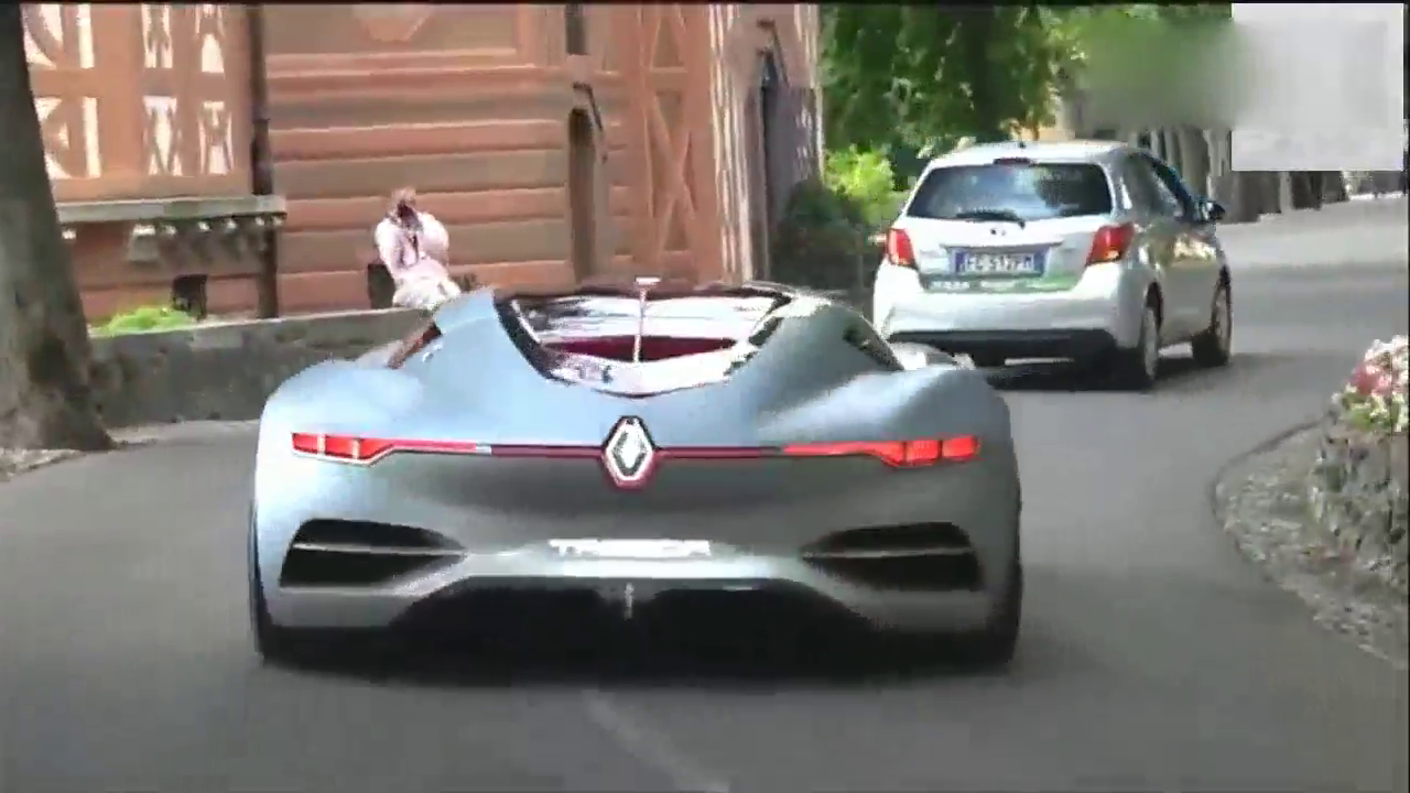 这是什么跑车，车门怎么会朝天？