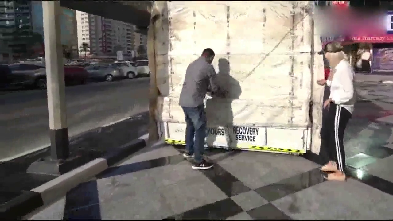 女土豪花5000万提的超级跑车，掀开幕布后感觉钱花到位了！