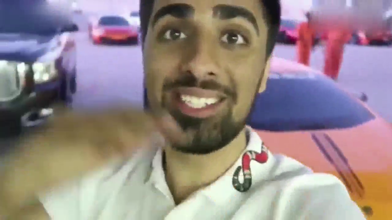 迪拜土豪带你参观一下，皇室成员收藏的跑车和皇室赛车