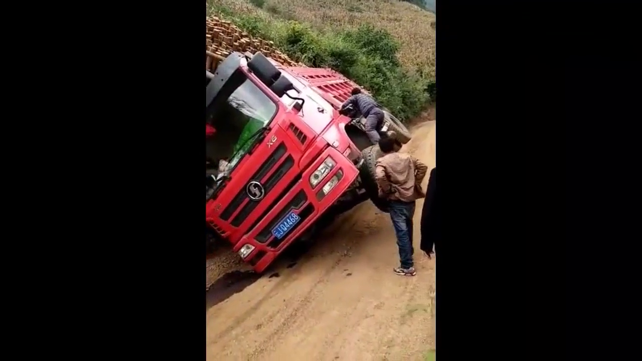 卡车老板的无奈，谁让司机装这么满的