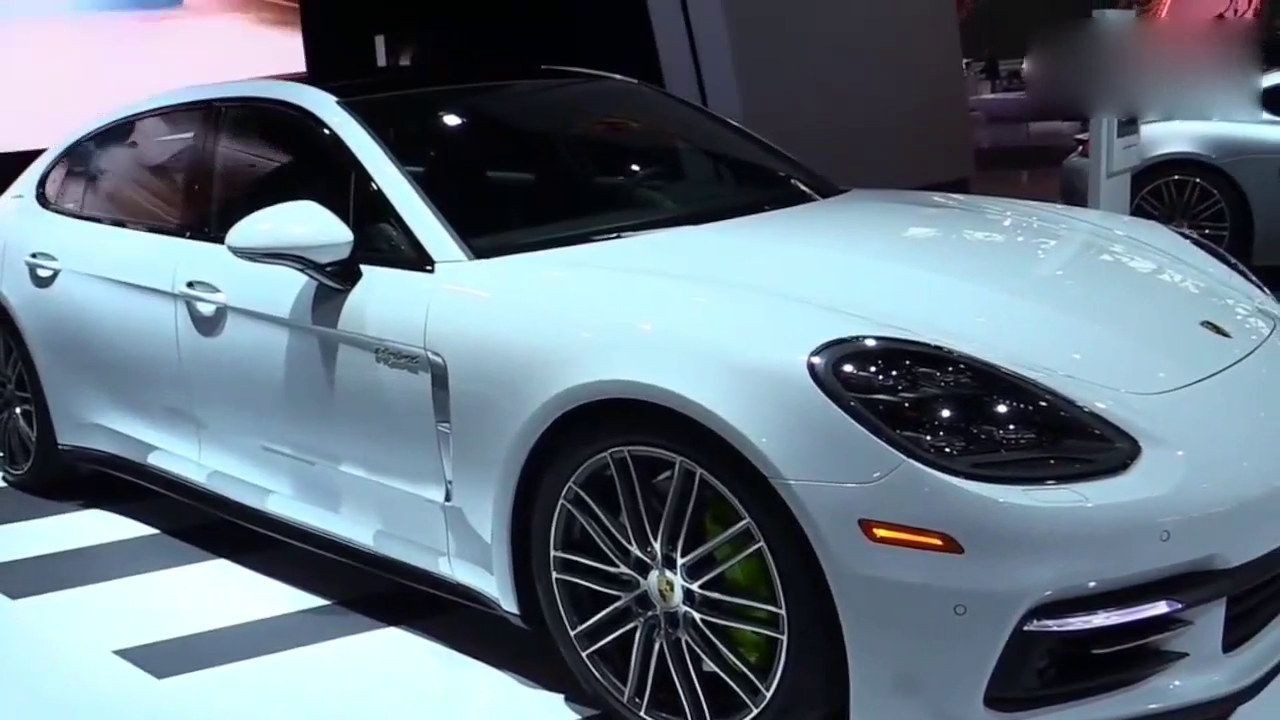 全新保时捷行政加长版 以简驭繁，彰显了品牌纯粹的未来跑车理念