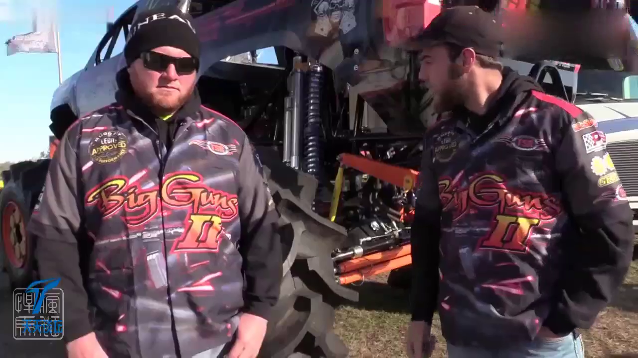 泥地越野卡车越野 歪果仁真会玩