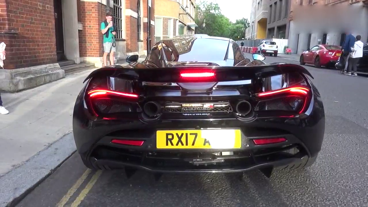 那辆才是你的最爱？伦敦街头拍超级跑车