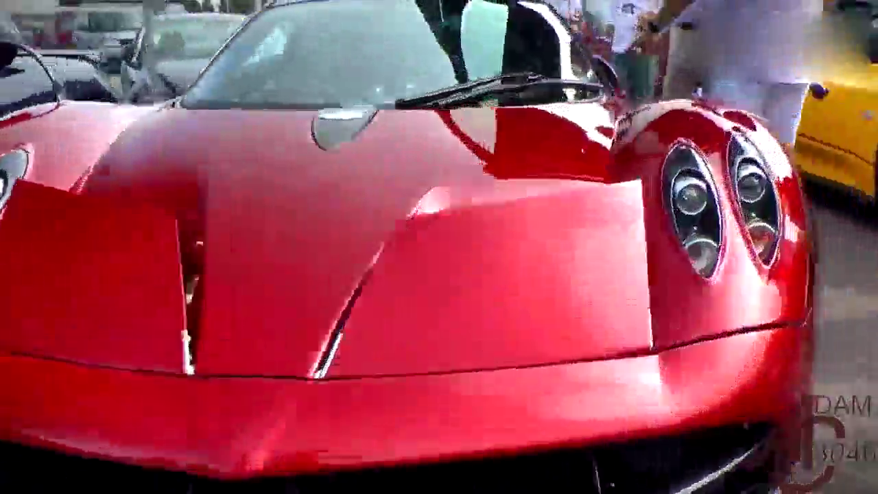 帕加尼Huayra系列红色跑车 这辆车外观的确吸睛