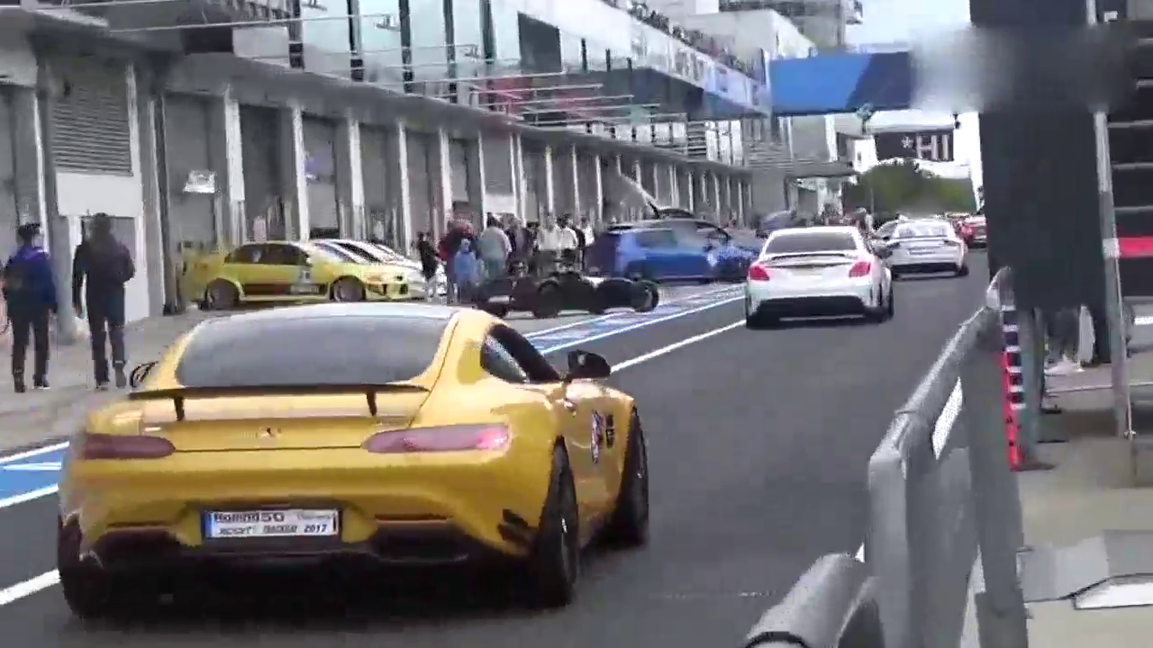 性能跑车奔驰AMG GT亮相 运动气息十足!