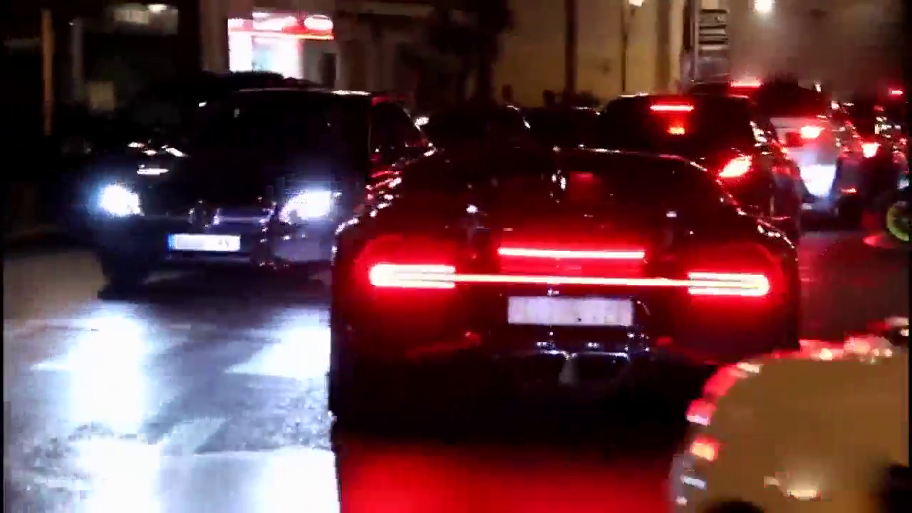 看看跑车对女孩的吸引力，你就知道用跑车把妹有多容易了