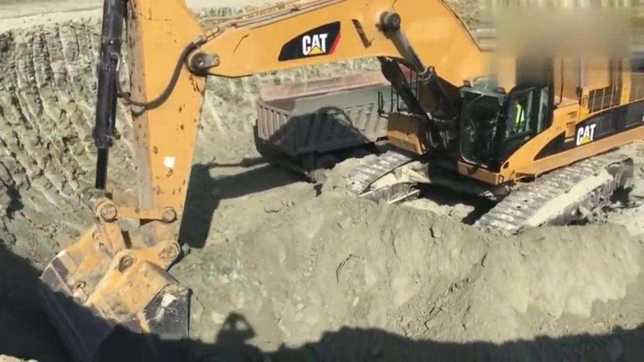 后8轮与矿山卡车哪个装的多，这样一对比结果就出来了