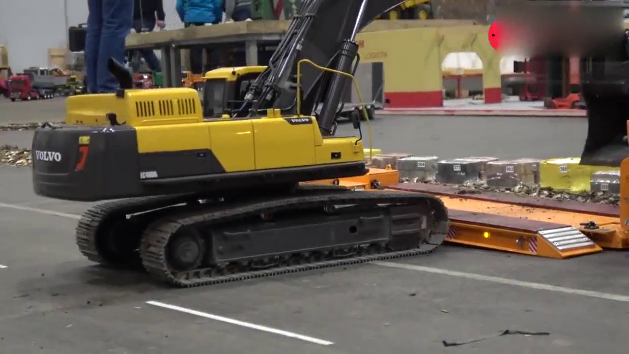 沃尔沃模型挖掘机，MAN模型遥控仿真卡车运输
