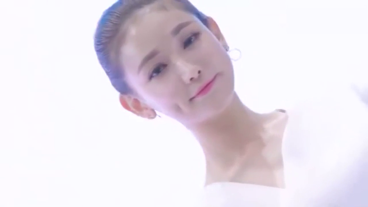 天使级车模隆重登场，车展一亮相全场瞬间失控，实在是太美了！