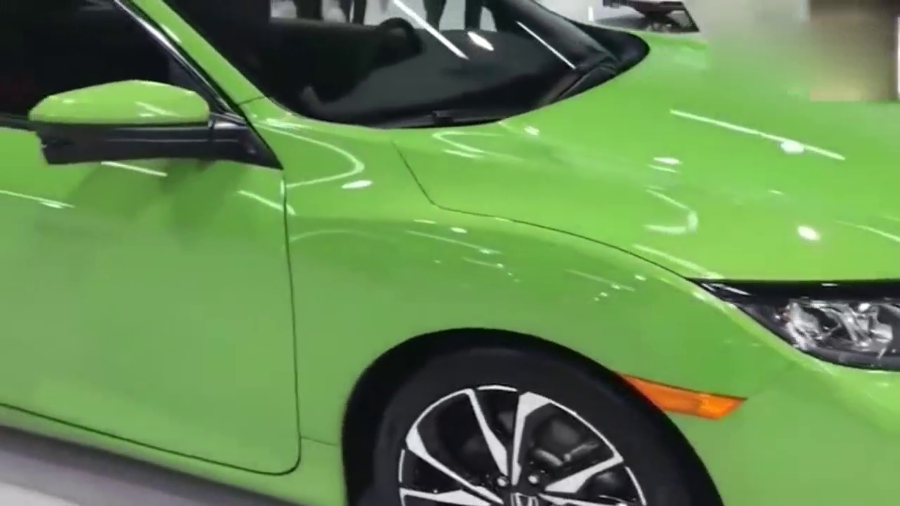 街上碰到这台思域别惹它，你的跑车未必干得过它，不信那你就试试