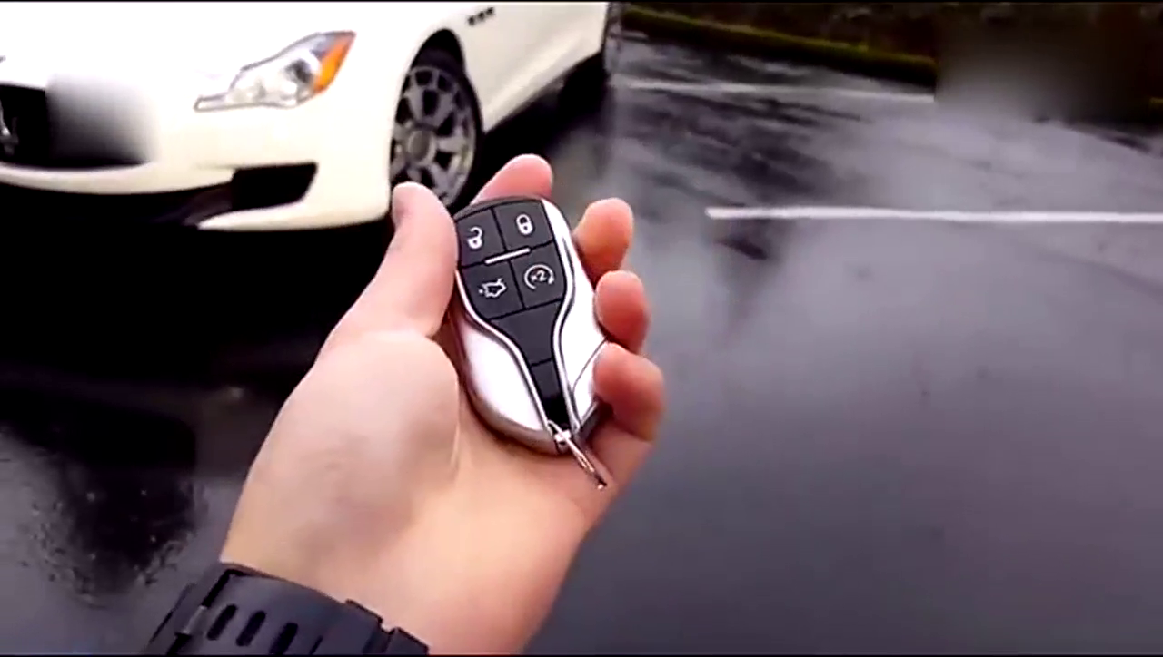 1000万的玛沙拉蒂超级跑车，拿出钥匙的一刻，才是霸气开始