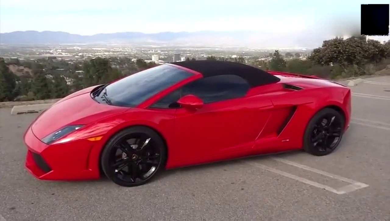 小伙头一回开跑车，不小心多按了几下