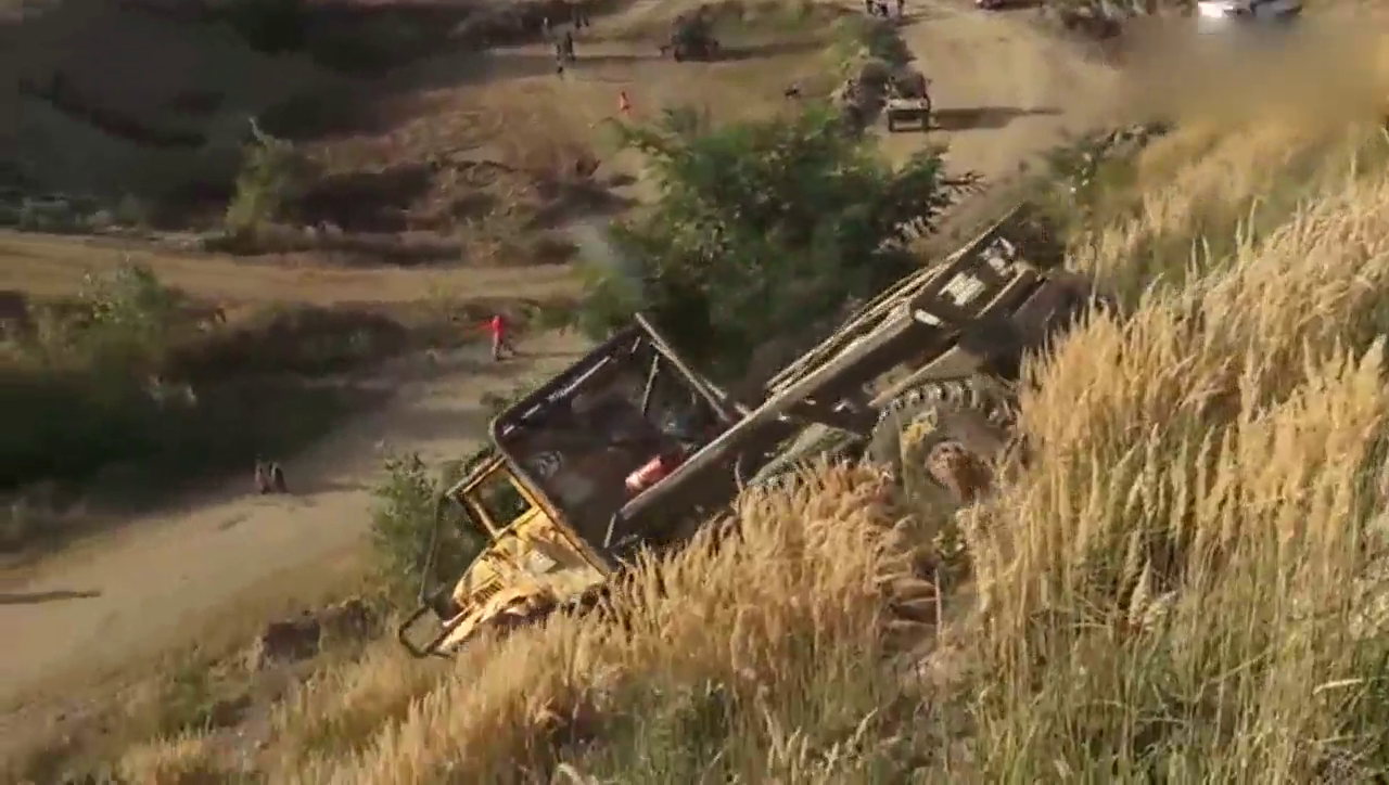 老师傅开卡车玩越野，这才是真正的高手！